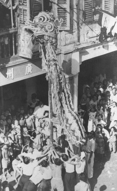 牛车水史密斯街的舞狮表演，1951年